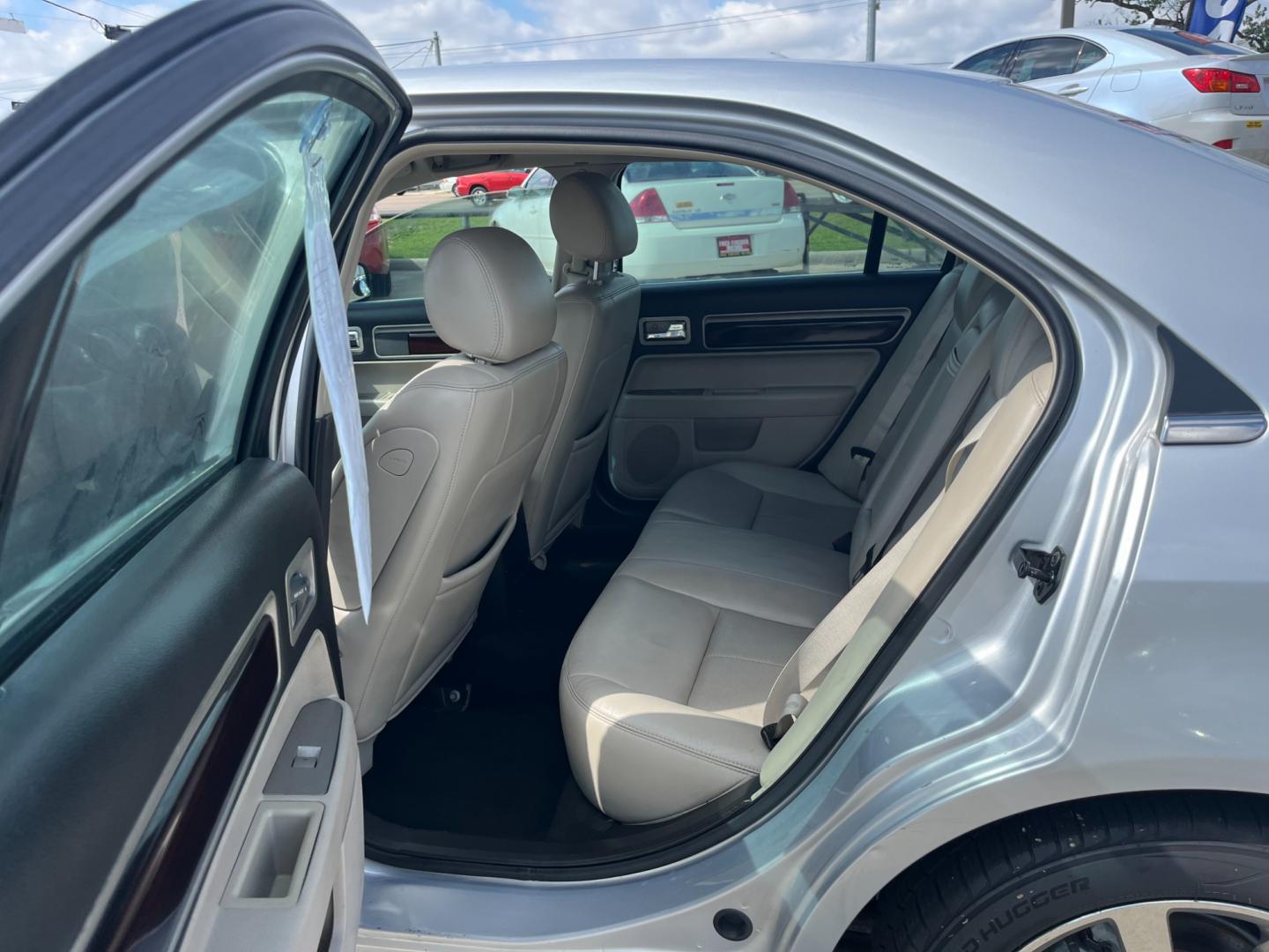 2006 SILVER /gray Lincoln Zephyr Base (3LNHM26146R) with an 3.0L V6 DOHC 24V engine, 6-Speed Automatic Overdrive transmission, located at 14700 Tomball Parkway 249, Houston, TX, 77086, (281) 444-2200, 29.928619, -95.504074 - Photo#9